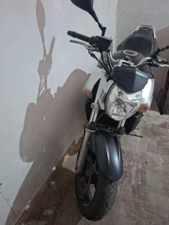 Suzuki GSR 600 (2006 - 11) (4)