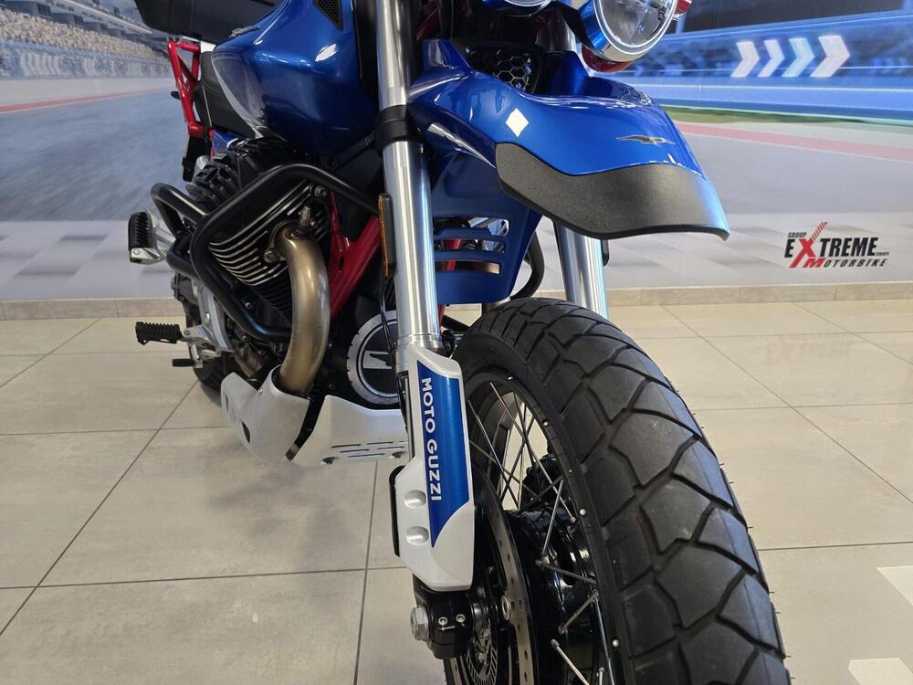 Moto Guzzi V85 TT Evocative Graphics (2021 - 23) (2)