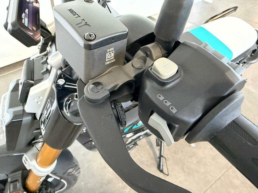 Bmw CE 02 AM (2024 - 25) (3)