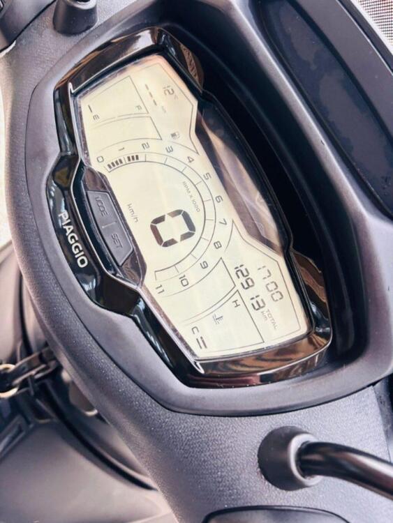 Piaggio Beverly 300 S ABS-ASR (2021 - 25) (2)