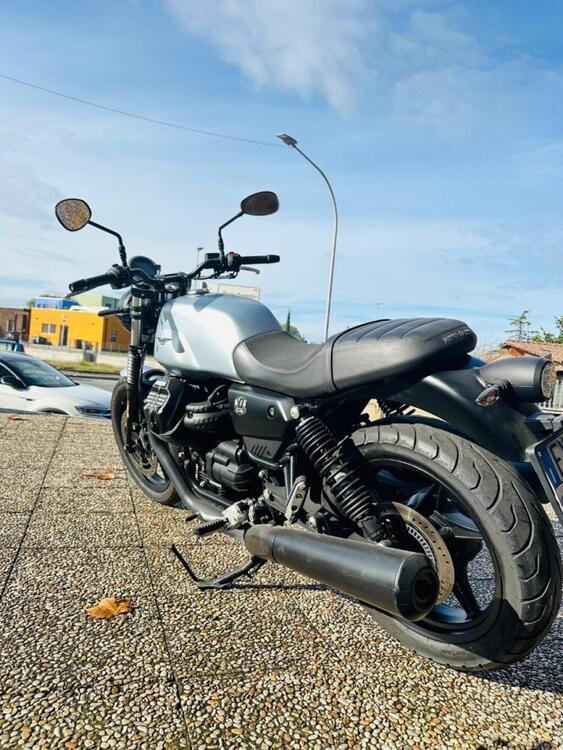 Moto Guzzi V7 Stone (2021 - 24) (2)
