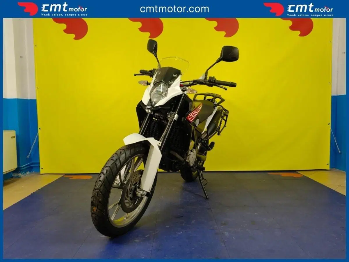 Husqvarna TR 650 Strada ABS (2012 - 13) (2)