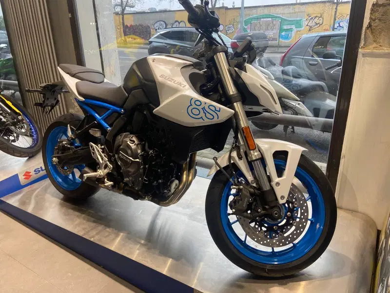 Suzuki GSX-8S (2023 - 24)
