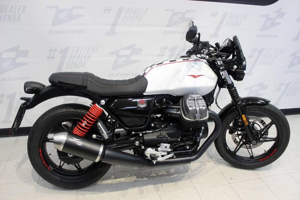 Moto Guzzi V7 Stone Ten (2024 - 25) (2)