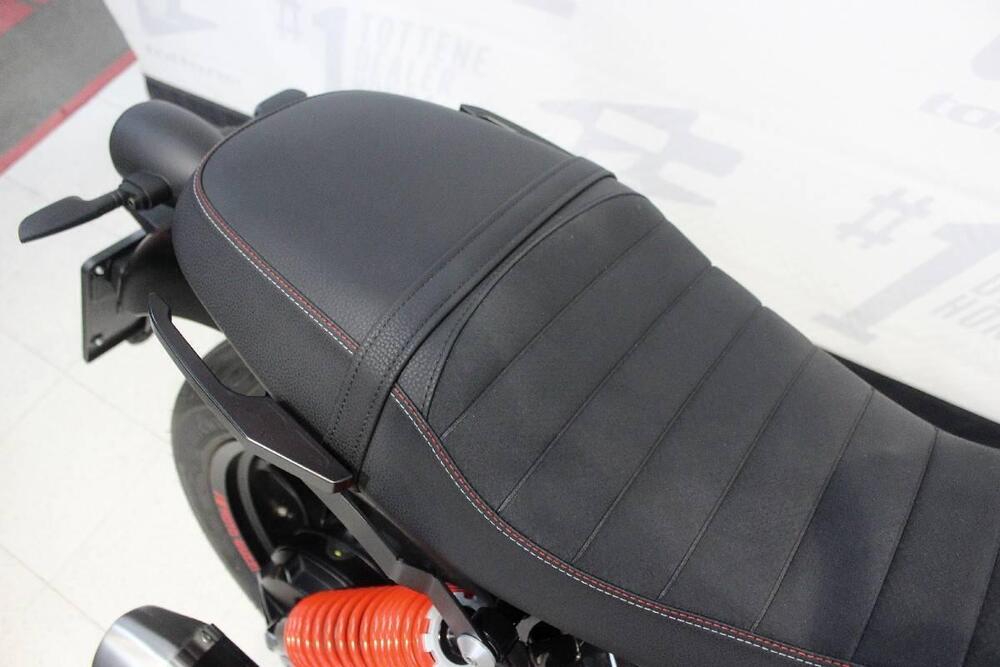 Moto Guzzi V7 Stone Ten (2024 - 25) (5)