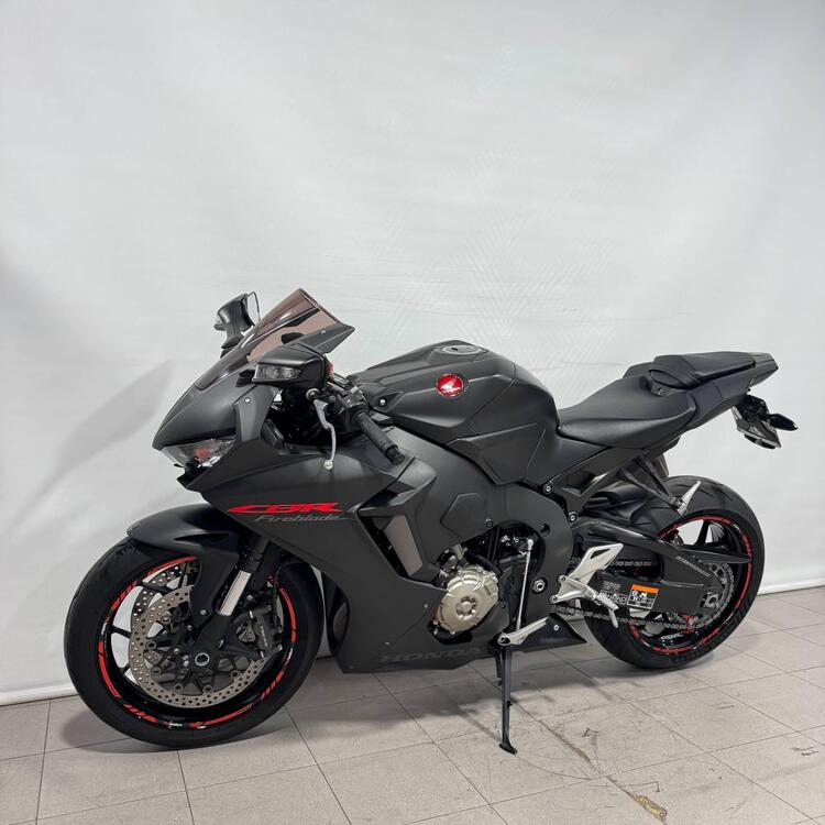 Honda CBR 1000 RR Fireblade (2017 - 19) (2)