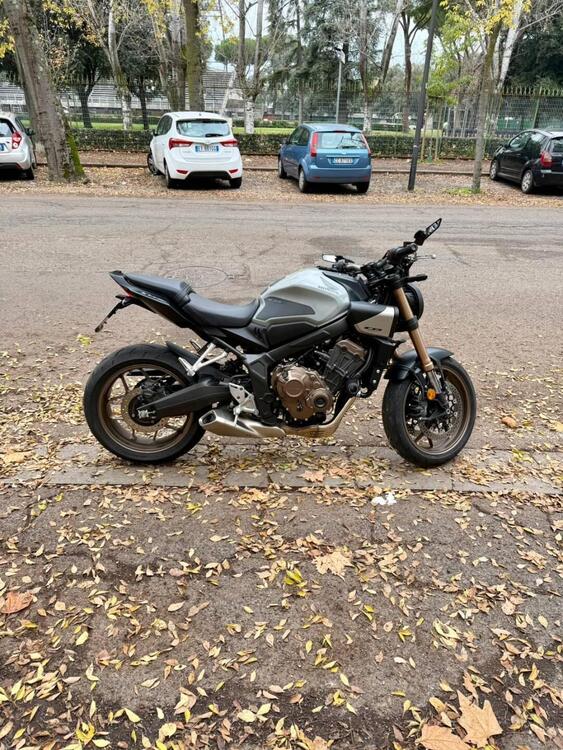 Honda CB 650 R (2024 - 25) (4)