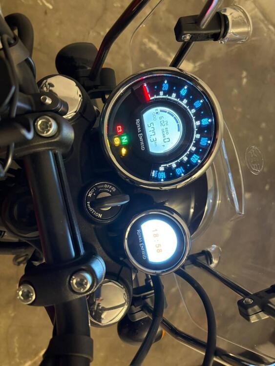 Royal Enfield Meteor 350 Fireball (2021 - 25) (3)