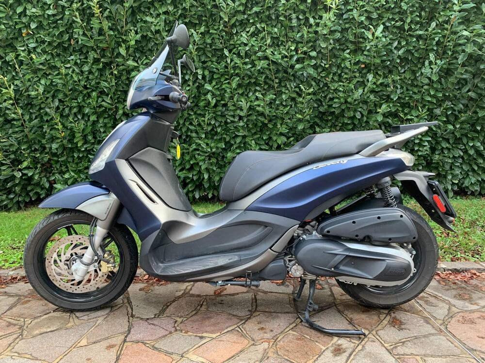 Piaggio Beverly 350 ABS (2016 - 20) (2)