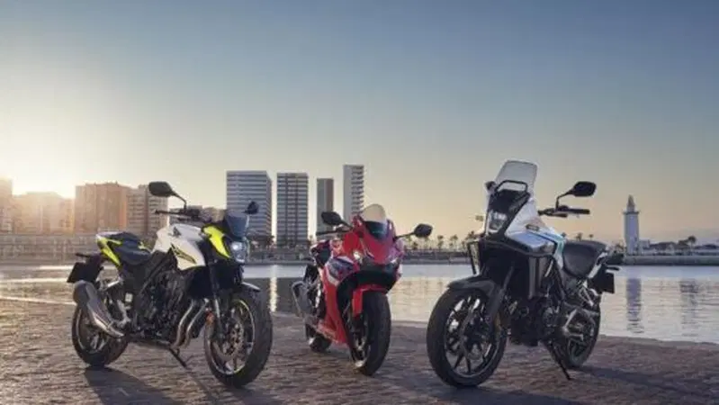 Dual Drive, la formula Honda che rende la CB125R e la gamma 500 ancora pi&ugrave; accessibili