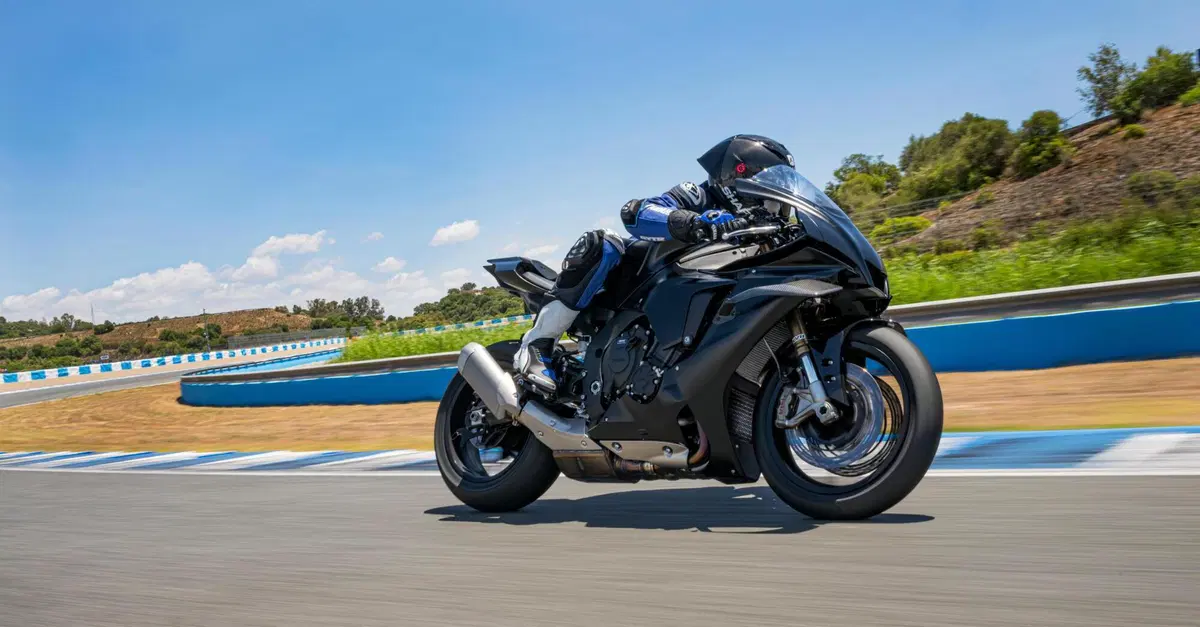 Yamaha conferma il V4 in MotoGP. Arriver&agrave; anche sulle moto di serie? Magari una R1?