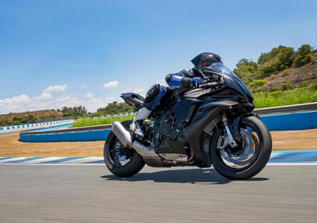 Yamaha conferma il V4 in MotoGP. Arriverà anche sulle moto di serie? Magari una R1?