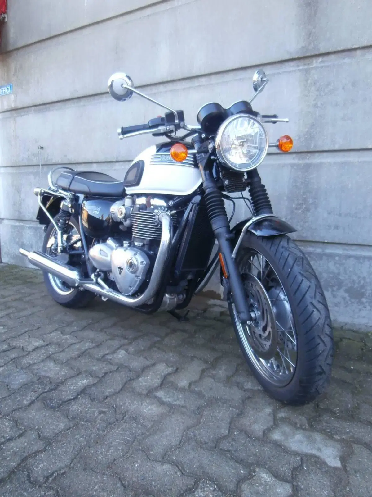 Triumph Bonneville T120 (2016 - 20) (3)