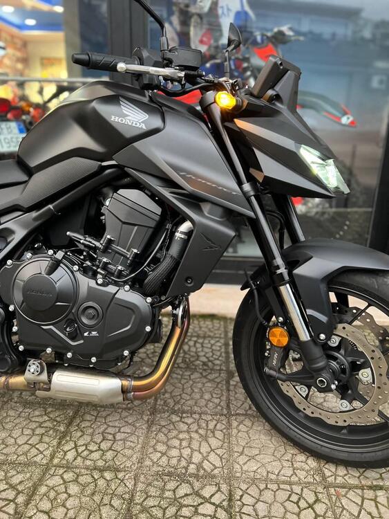 Honda CB 750 Hornet (2025) (3)