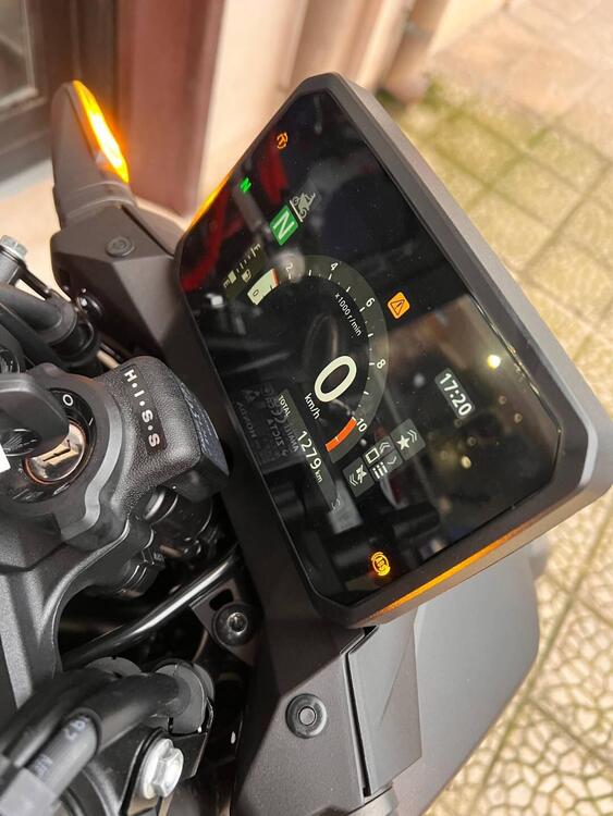 Honda CB 750 Hornet (2025) (4)