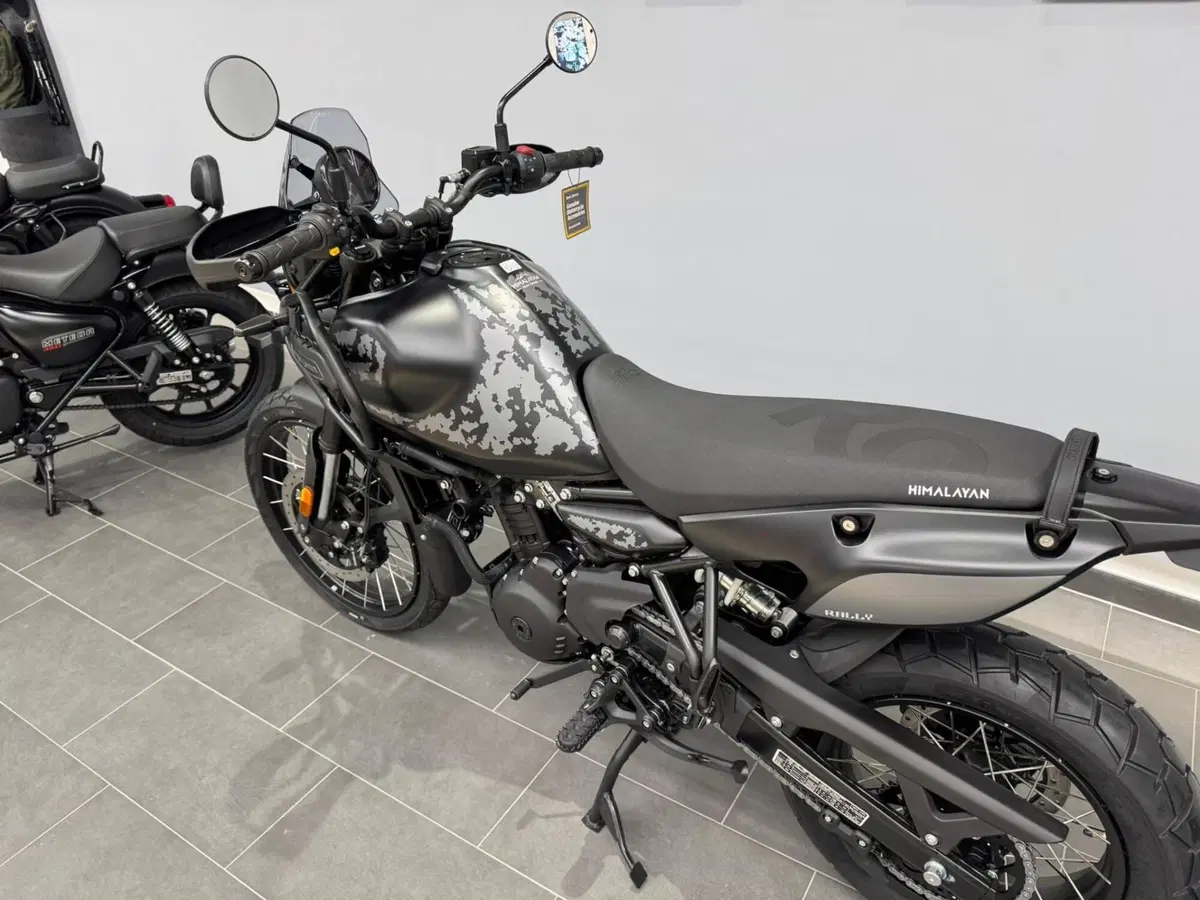 Royal Enfield Himalayan 450 Mana Black (2026) (3)