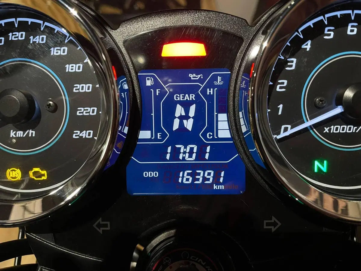 Kawasaki Z 650 RS (2022 - 24) (9)