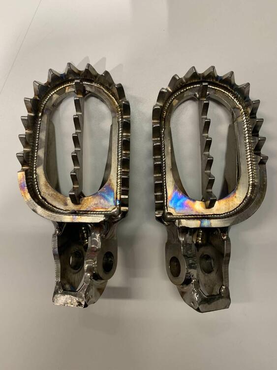 Pedane Raptor Titanium per Husqvarna / KTM / GAS G (3)