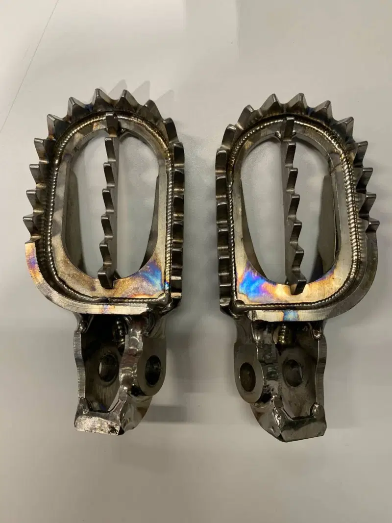 Pedane Raptor Titanium per Husqvarna / KTM / GAS G (2)