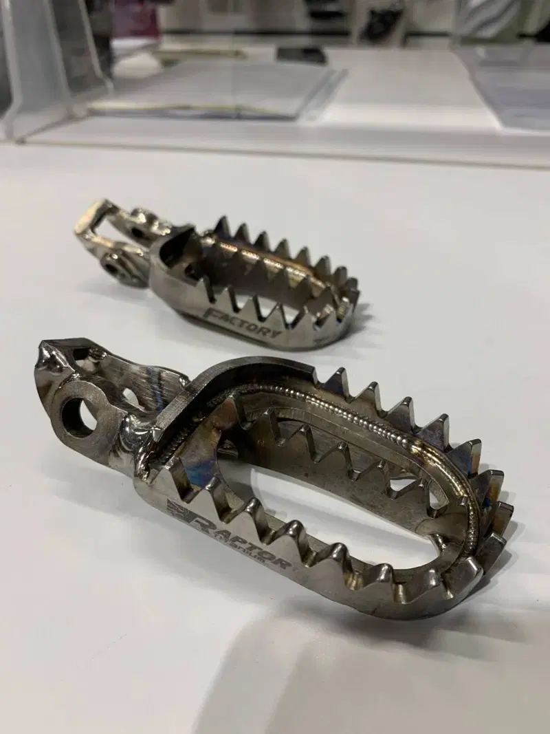 Pedane Raptor Titanium per Husqvarna / KTM / GAS G
