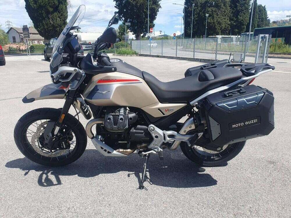 Moto Guzzi V85 TT Travel (2024 - 25) (4)