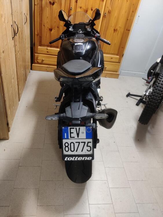 Honda CBR 1000 RR-R Fireblade (2020 - 21) (2)