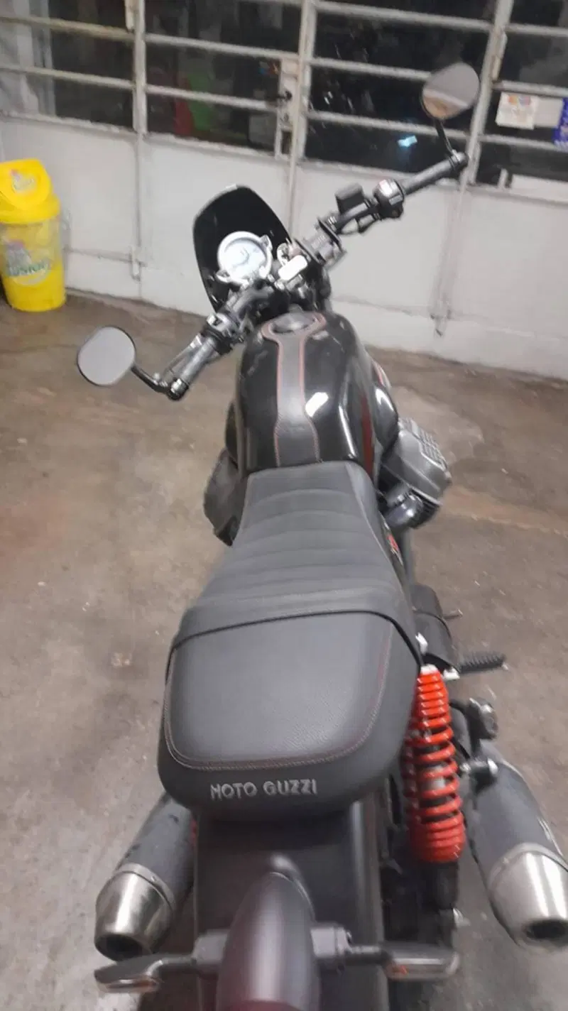 Moto Guzzi V7 Stone Special Edition (2022 - 25) (2)