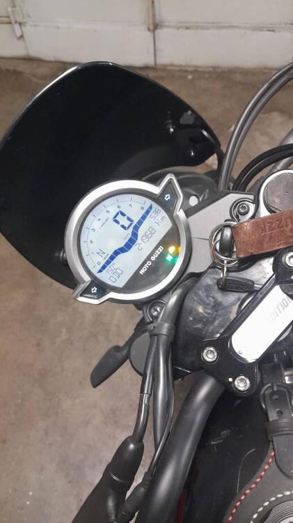 Moto Guzzi V7 Stone Special Edition (2022 - 25) (3)