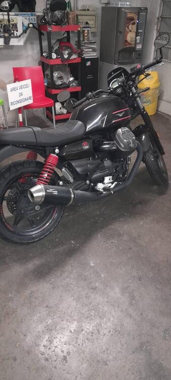 Moto Guzzi V7 Stone Special Edition (2022 - 25)