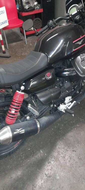 Moto Guzzi V7 Stone Special Edition (2022 - 25) (4)