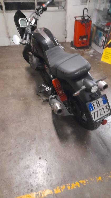 Moto Guzzi V7 Stone Special Edition (2022 - 25) (5)