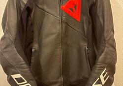 Giubbino e pantalone per motociclista Dainese