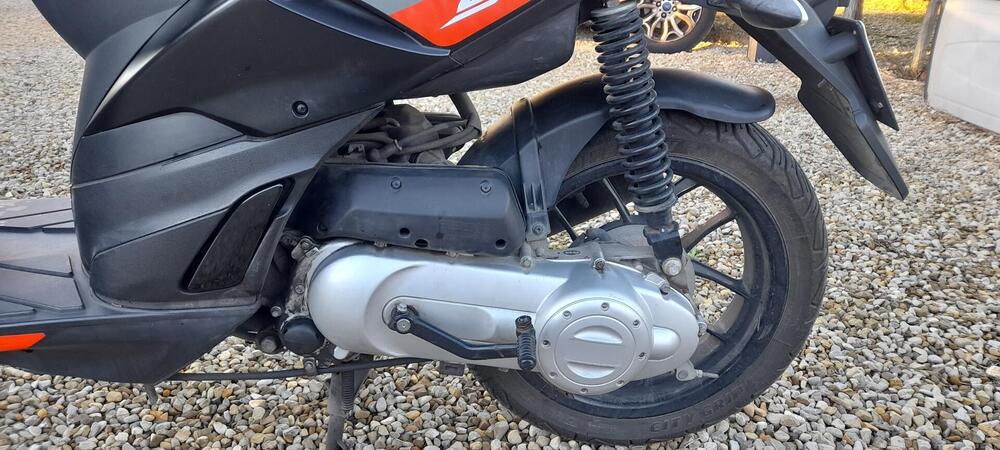 Aprilia SR 50 Motard 2T (2018 - 20) (5)