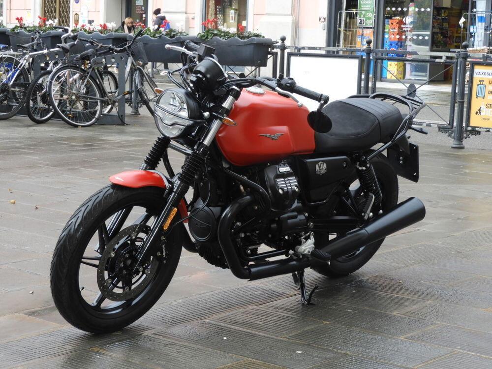 Moto Guzzi V7 Stone (2021 - 24) (3)