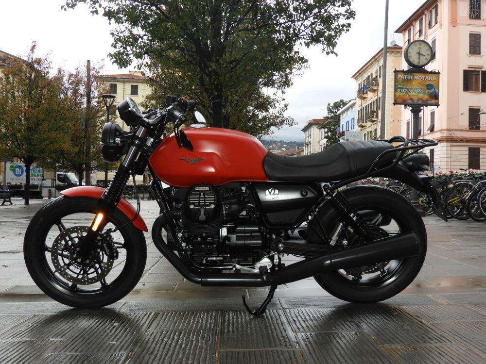 Moto Guzzi V7 Stone (2021 - 24) (4)
