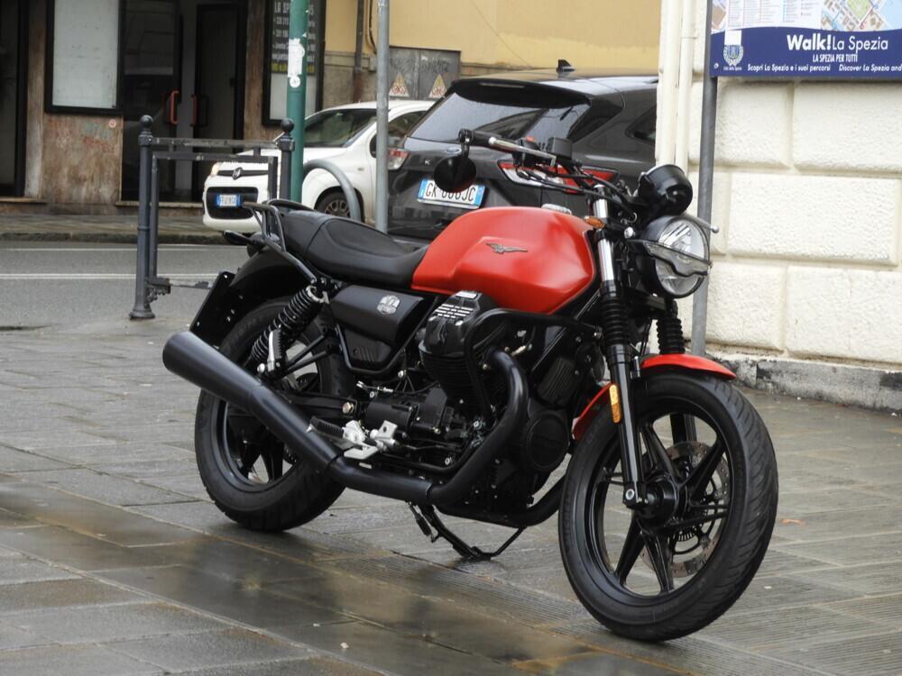 Moto Guzzi V7 Stone (2021 - 24) (2)