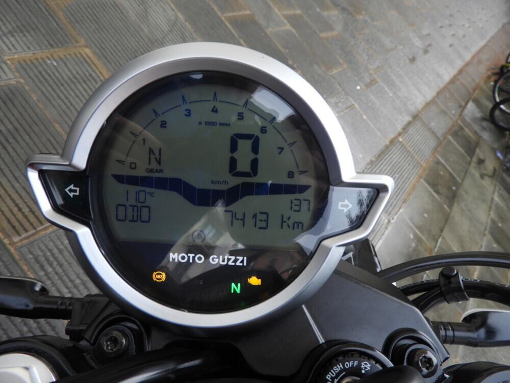 Moto Guzzi V7 Stone (2021 - 24) (5)