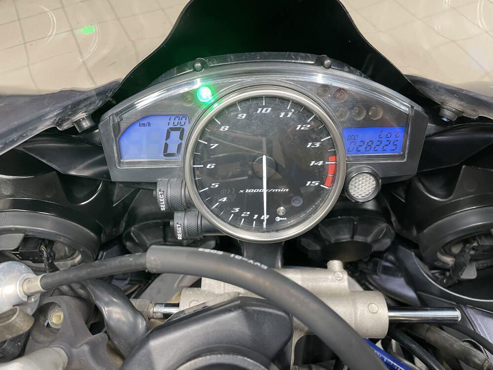 Yamaha YZF R1 (2004 - 05) (3)