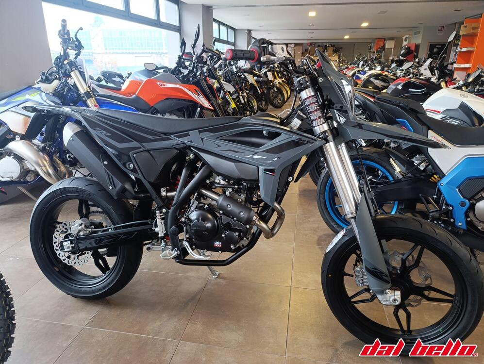 Betamotor RR 125 4T Motard T - X Special Edition (2025) (2)