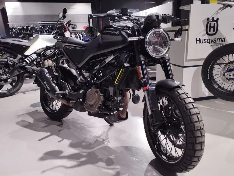 Husqvarna Svartpilen 125 (2021 - 23) (2)