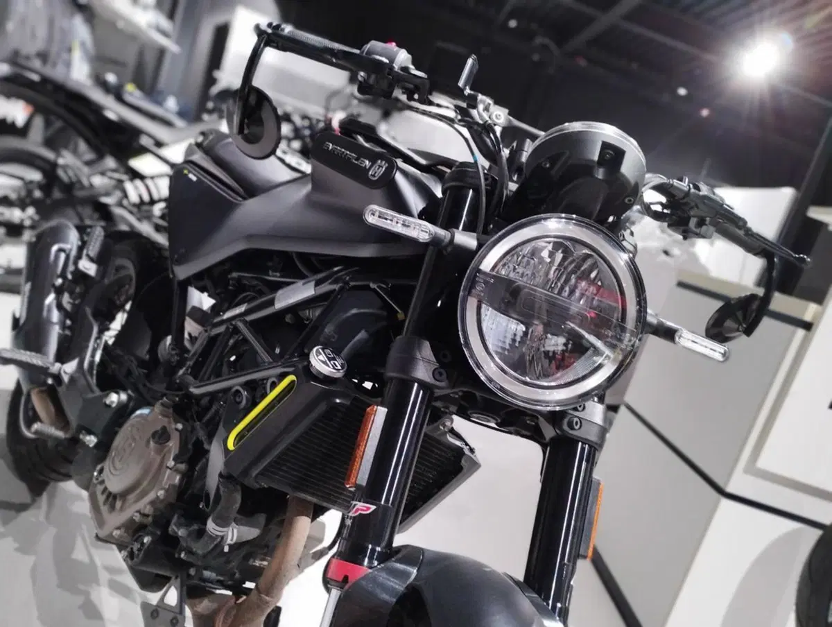 Husqvarna Svartpilen 125 (2021 - 23) (3)