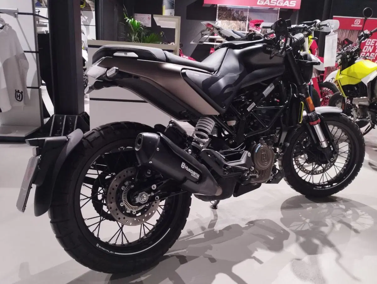 Husqvarna Svartpilen 125 (2021 - 23) (4)