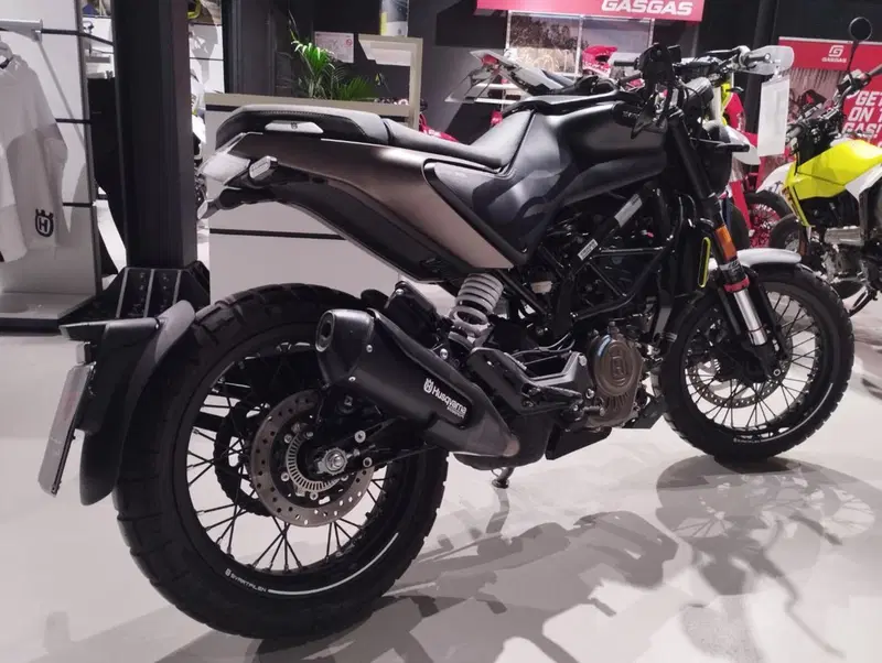 Husqvarna Svartpilen 125 (2021 - 23) (4)