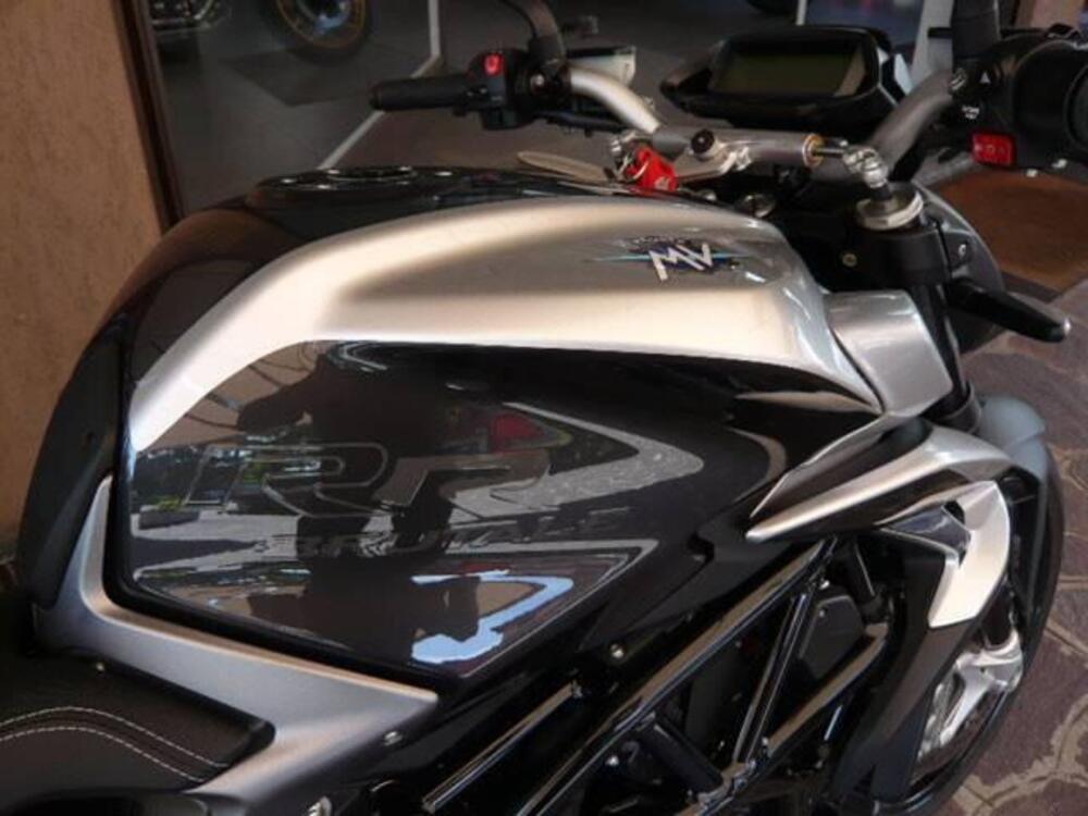 MV Agusta Brutale 800 RR (2021 - 25) (2)