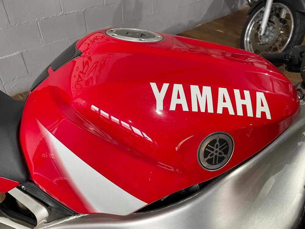 Yamaha YZF R1 (2000 - 01) (2)