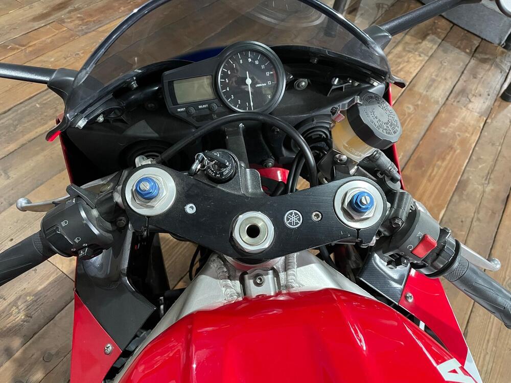 Yamaha YZF R1 (2000 - 01) (3)