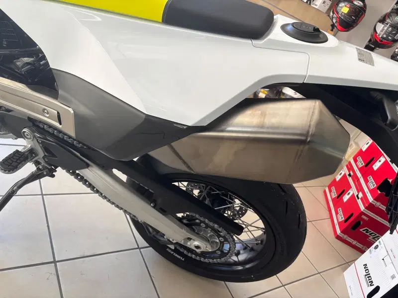 Husqvarna 701 Supermoto (2026) (4)