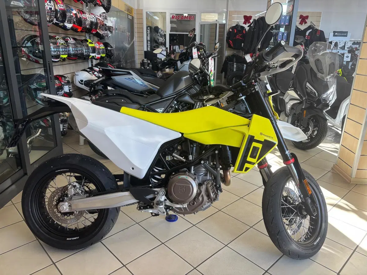 Husqvarna 701 Supermoto (2026)