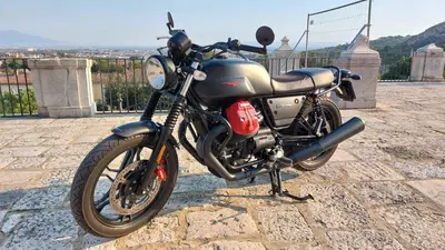 Moto Guzzi V7 III Carbon (2018 - 20) usata