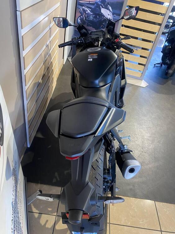 Yamaha YZF R3 (2025) (2)